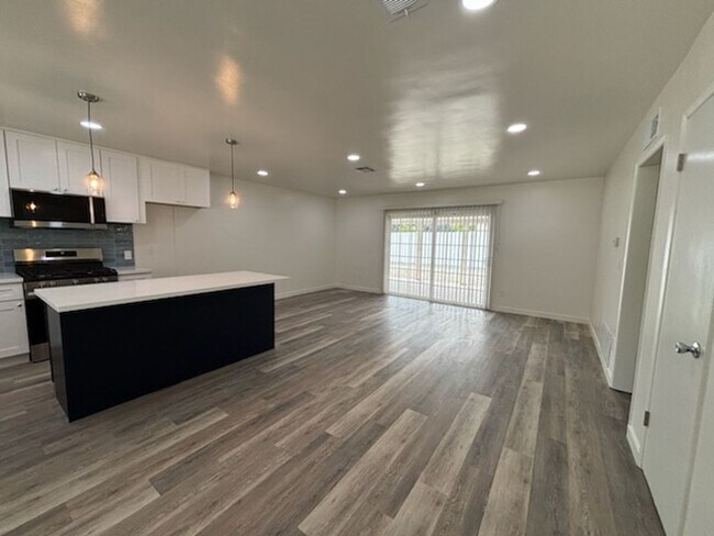 5704 Wisteria Dr