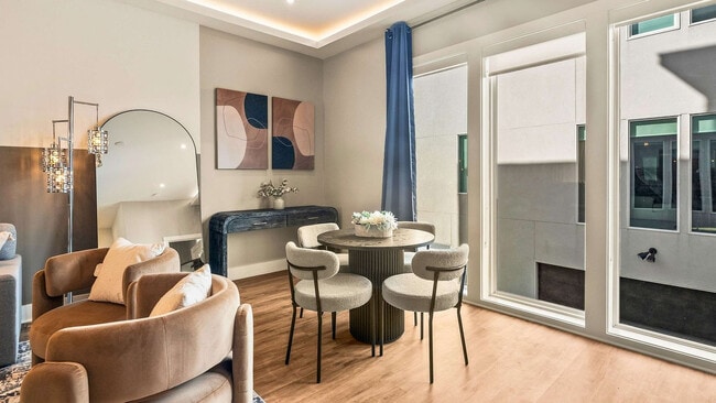 Photo - 1733 N Fitzhugh Ave Unit ID1226738P