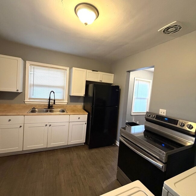 Photo - 553 Freeman Dr