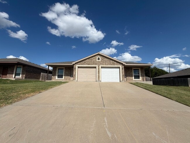 Building Photo - 403 Olaf Dr Unit A
