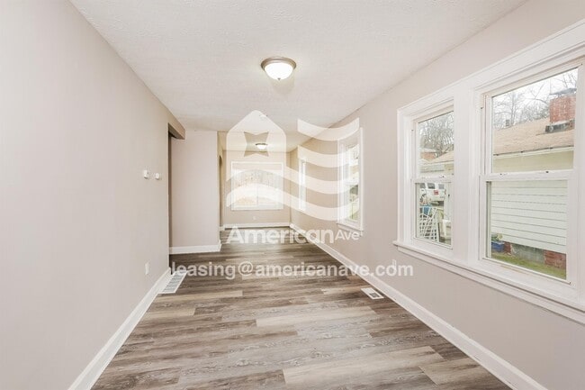 Photo - 242 E Park Blvd