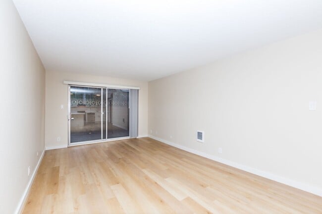 Photo - 345 MacArthur