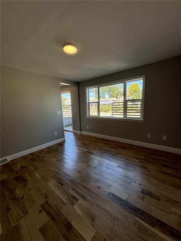 Photo - 865 W Shore Rd