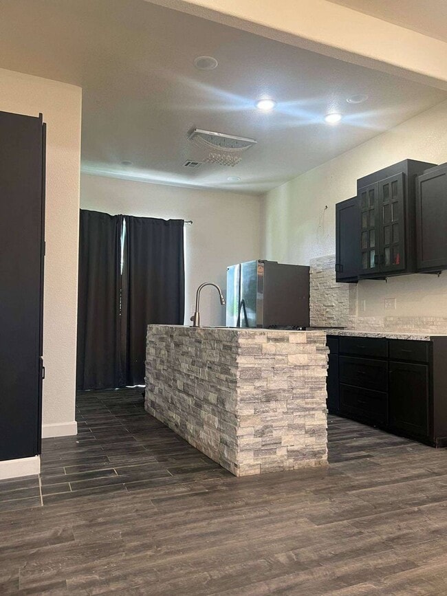 Photo - COMING SOON: BEAUTIFUL MODERN 2 BEDROOM / 1 BATHROOM WITH FENCED IN YARD CLOSE TO HOSPITALS IN JO...