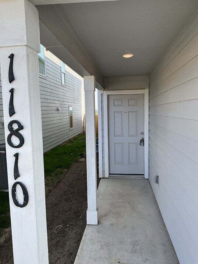 Photo - 11810 Spiderwort Rdg