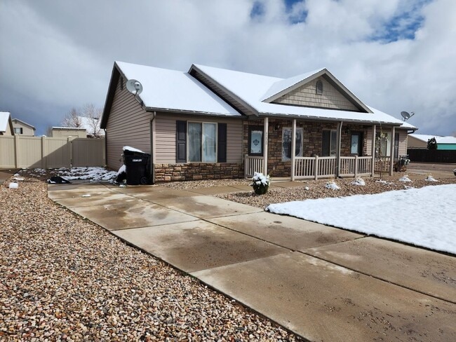 Photo - Charming 2-bedroom, 1-bathroom Duplex