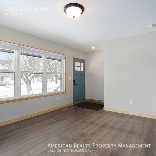 Photo - 1051 Veto St NW