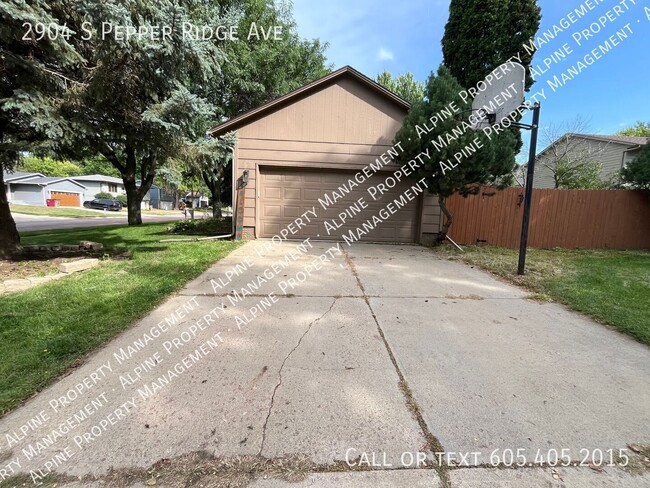 2904 S Pepper Ridge Ave