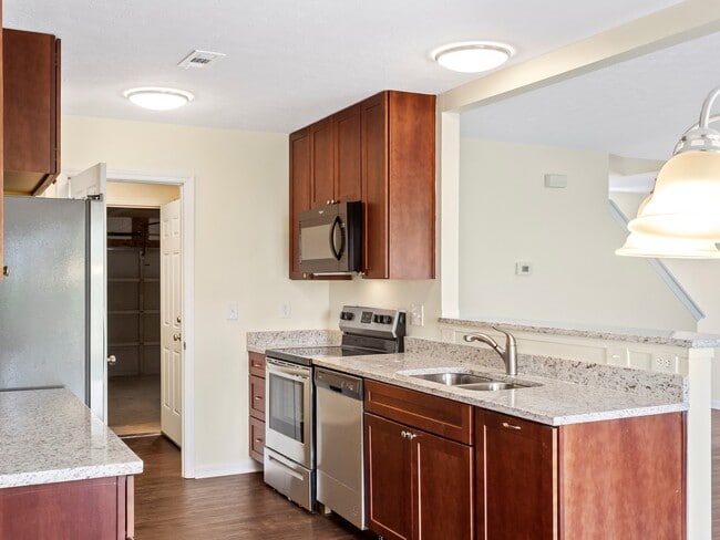 Photo - 7694 Hillsdowne Cir