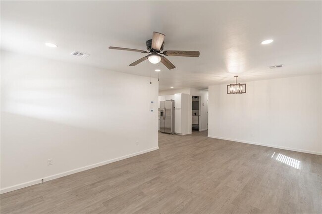 Photo - 537 Parkhill Cir