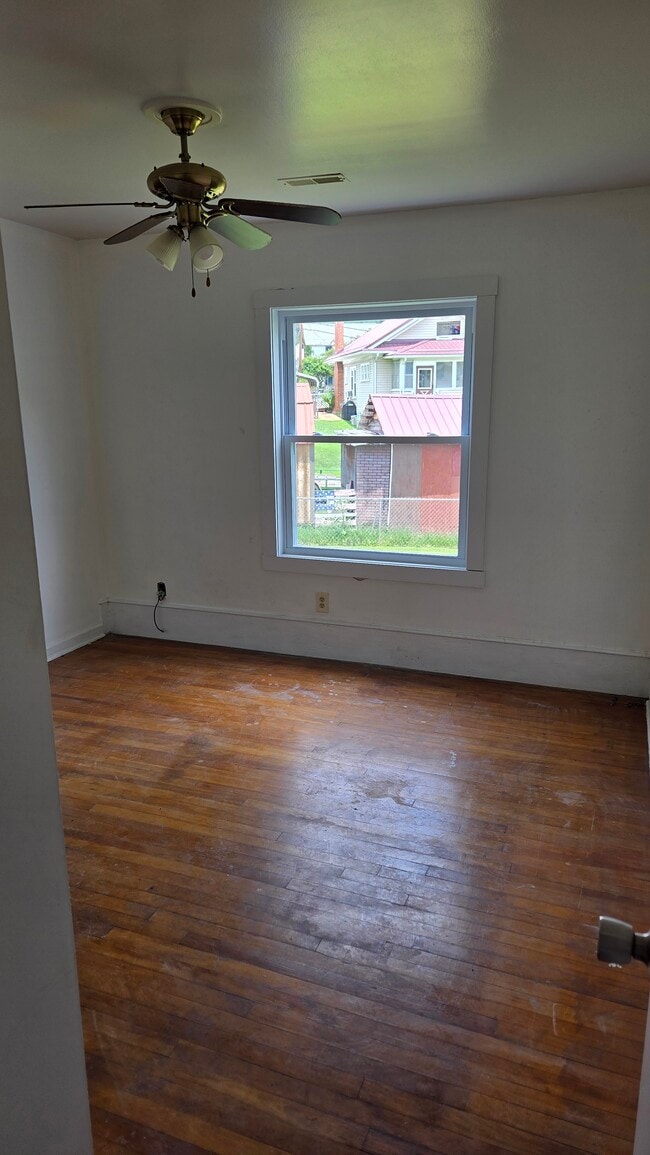 Photo - 162 Dorwyck Ln