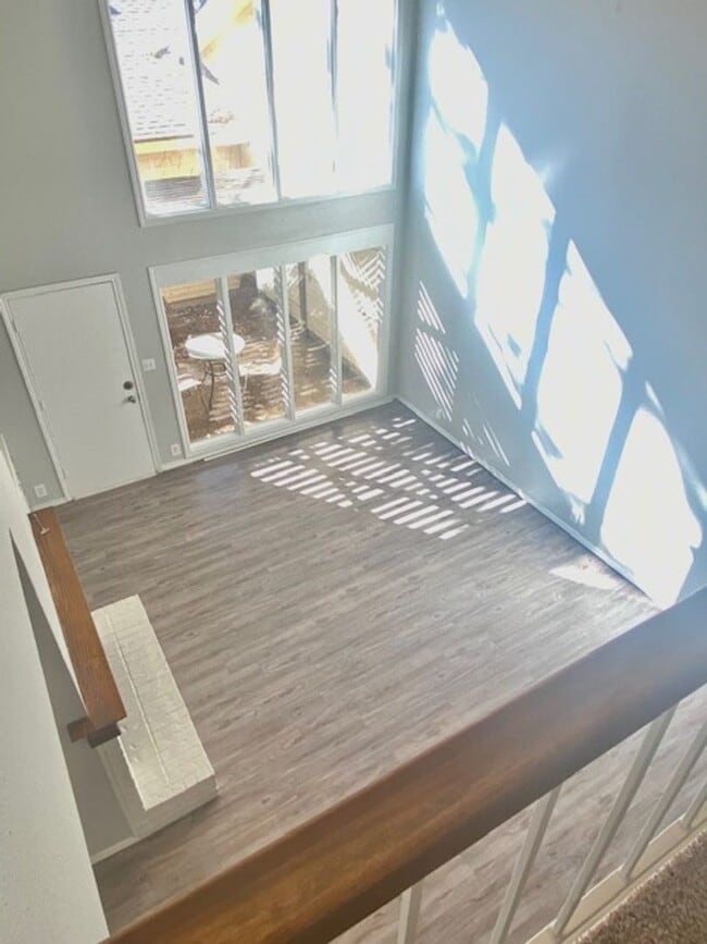 Building Photo - 2 Bedroom Townhouse near Tennis Center