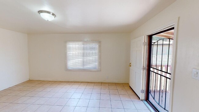 Photo - 939 E 111th Dr