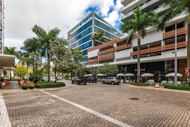 2960 NE 207th St Unit 710