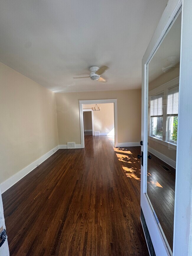 Living room - 1409 Stratton Ave Unit Apartment # A
