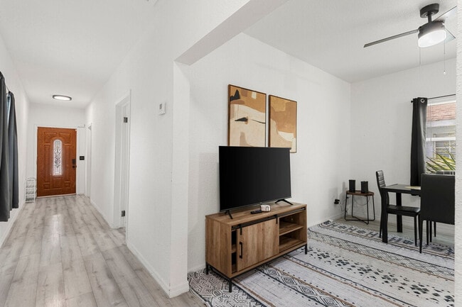Photo - 2218 E 20th Ave Unidad ID1244341P