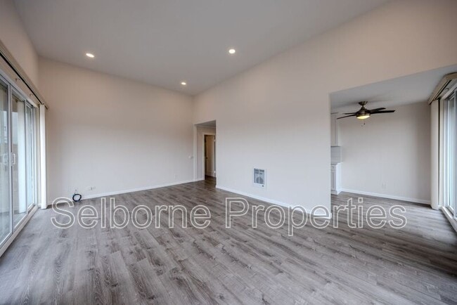 Photo - 765 Rand Ave