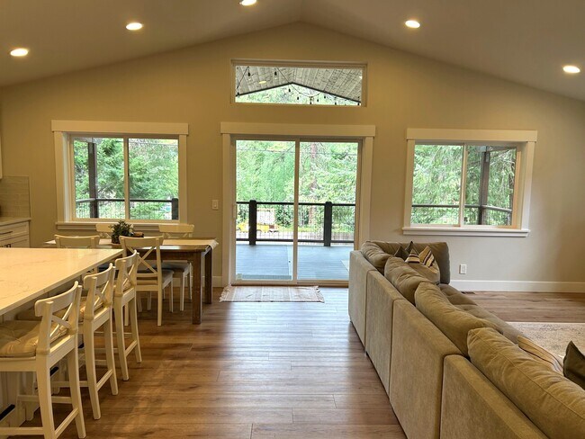 Photo - 3016 Memory Ln