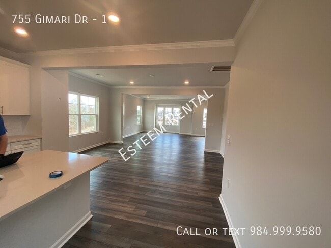 Photo - 755 Gimari Dr