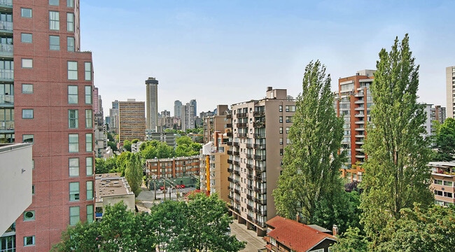 Building Photo - Harbourview Unit 01506