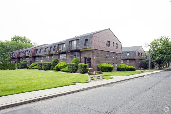 Brookdale Apartments - Brookdale Apartments