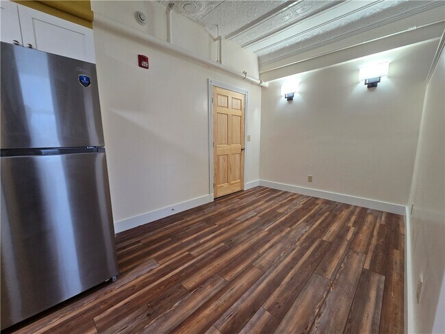 Photo - 27 E Main St