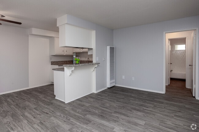 1BR, 1BA - 650SF