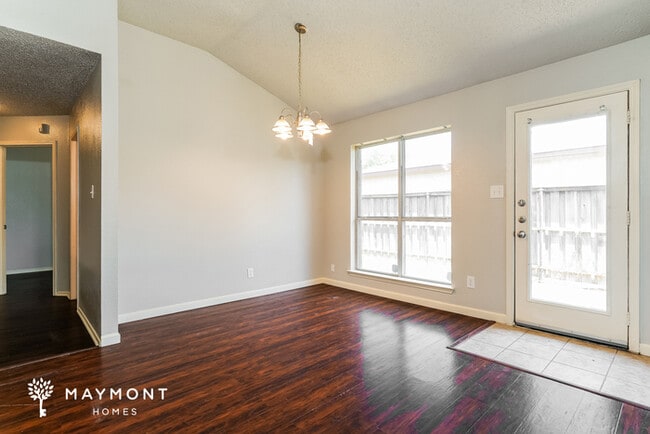 Photo - 2111 Dandelion Dr