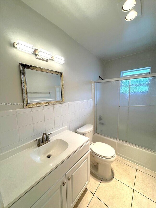 Photo - 325 NW 15th St Apartamento Unidad 8