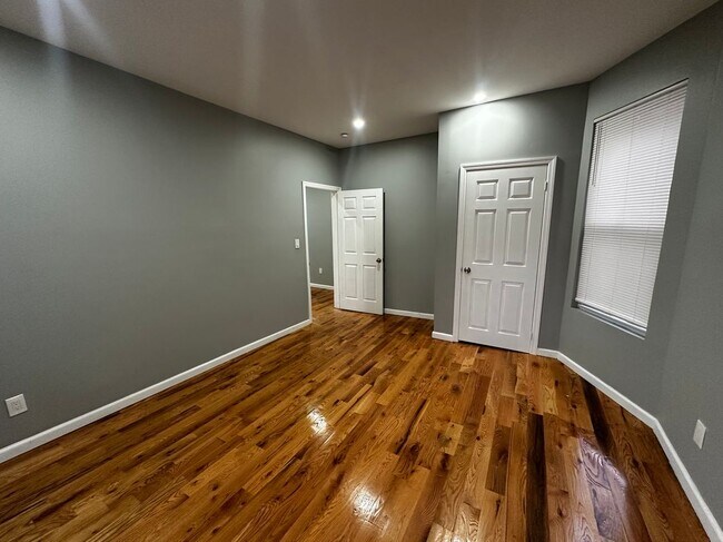 Photo - 2673 Bainbridge Ave Unit 2