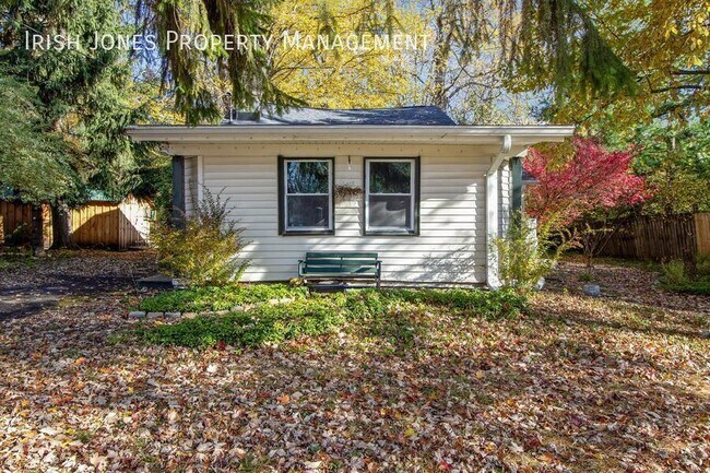 Building Photo - 5875 Lakeview Terrace