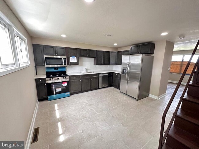 Photo - 8039 Gough St