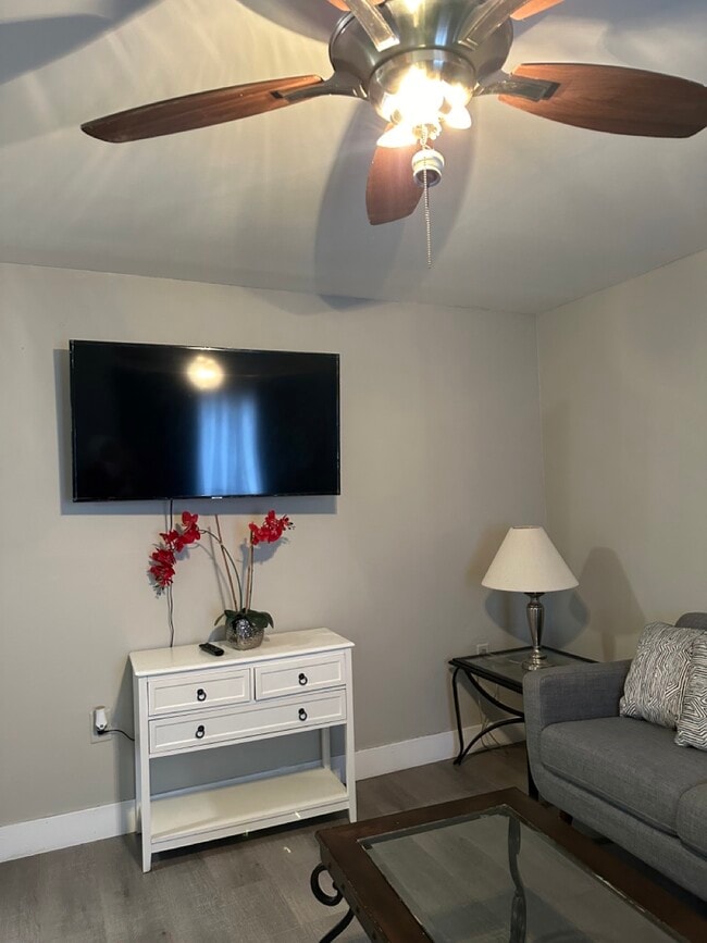 Photo - 107 N Ohio Ave