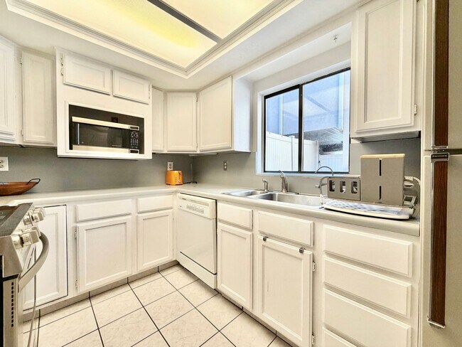 Photo - Spacious Townhome with 2 Kitchens, Huge Basement & 3 Full Bathrooms - Sandy, UT