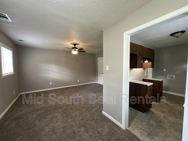 Photo - 1460 Robin Hood Ln