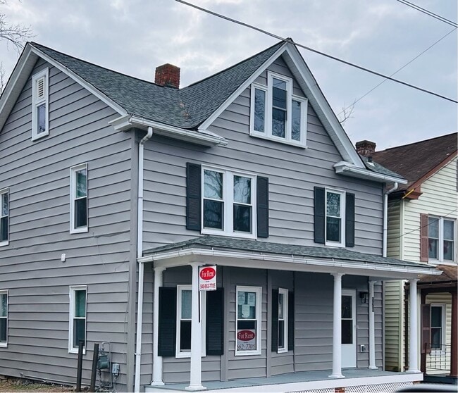 Building Photo - 520 S Kent St