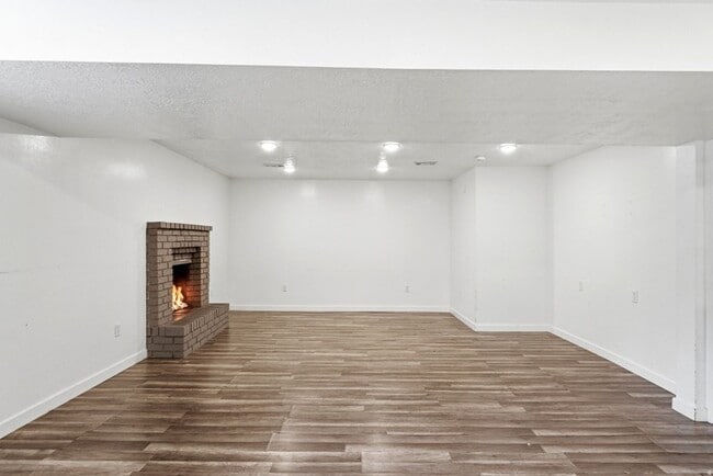 Photo - 1545 Merlin Way