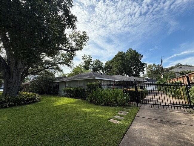 Photo - 4114 Norfolk St