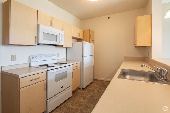 2BR, 2BA - 1,105SF - Kitchen