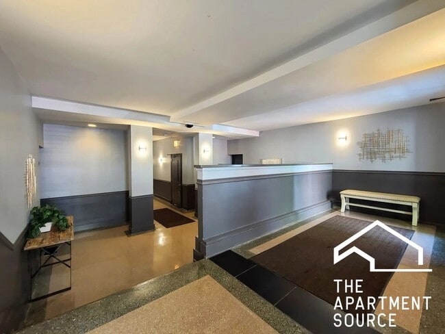 Photo - 917 W Dakin St Unit 308