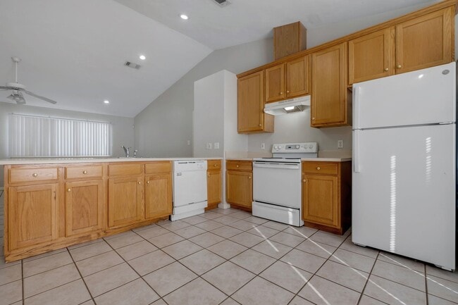 Building Photo - 712 W Brevard St