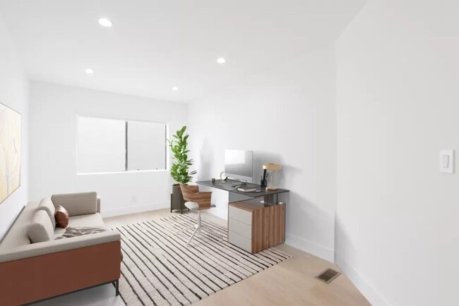 Photo - 3939 Moore St.