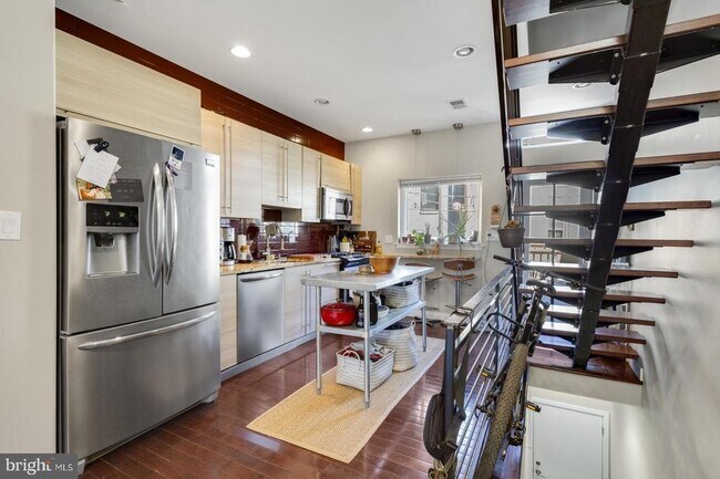 Photo - 221 W Girard Ave