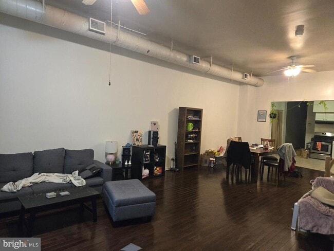 Building Photo - 1304 Walnut St Unit 2 Rental