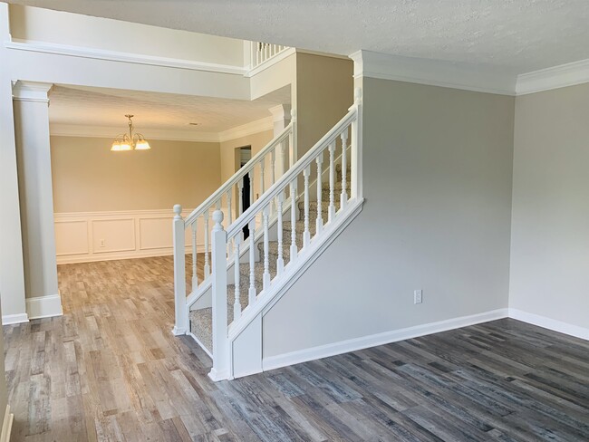 Photo - 325 Barrington Grange Dr