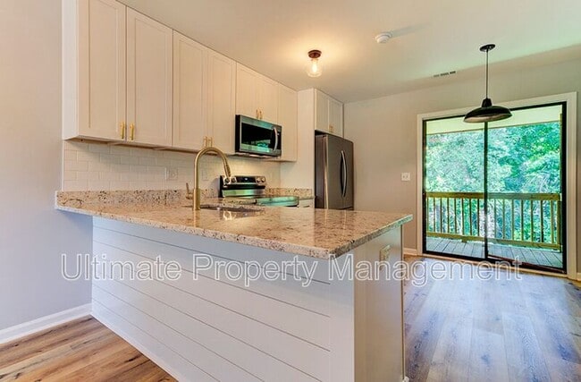 Building Photo - 522 S Kerr Ave Unit #36