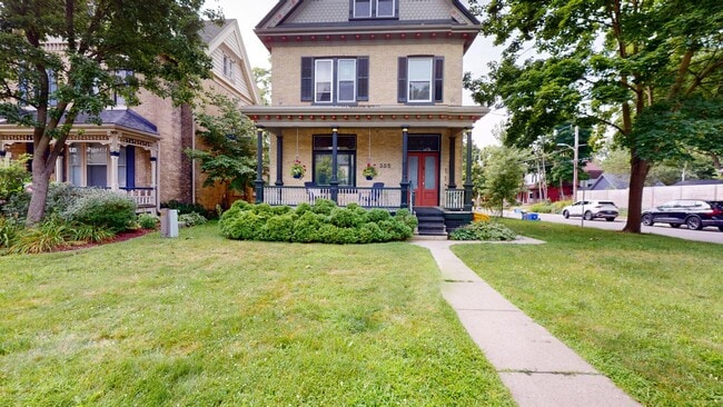 Building Photo - UPPER ONE BEDROOM IN HISTORIC WOODFIELD-PICCADILLY STREET Unit 3