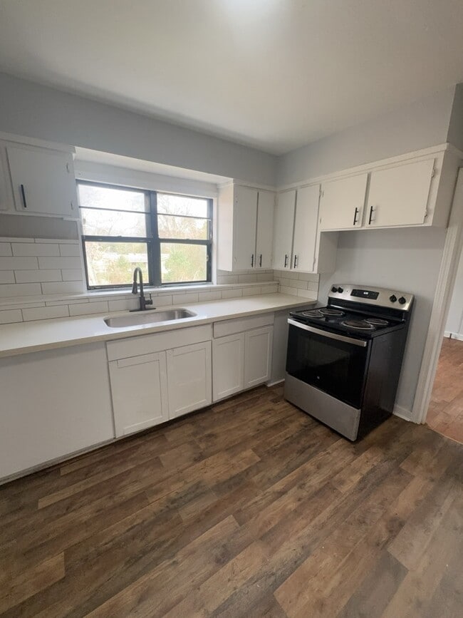 Photo - 320 Lawrence Rd