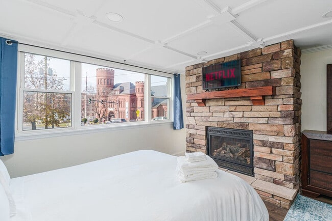 Photo - 70 Lake Ave Unit ID1302140P