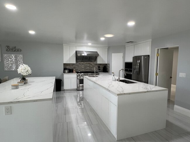 Photo - 1 Hamlet Ct